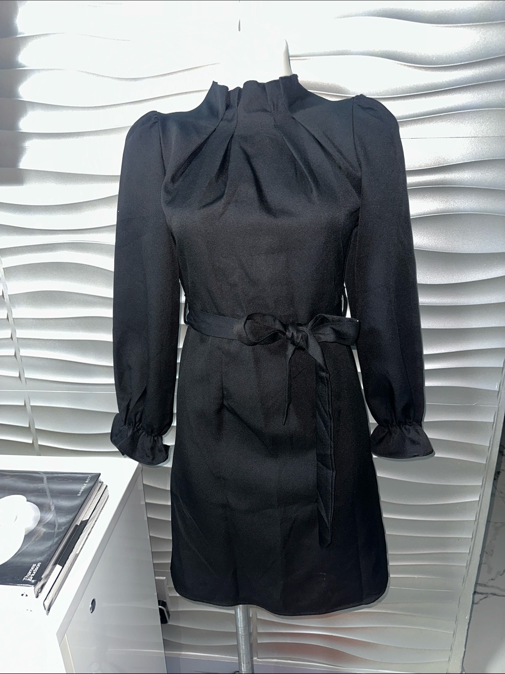 Elegant Black Long-Sleeve Tie-Waist Dress